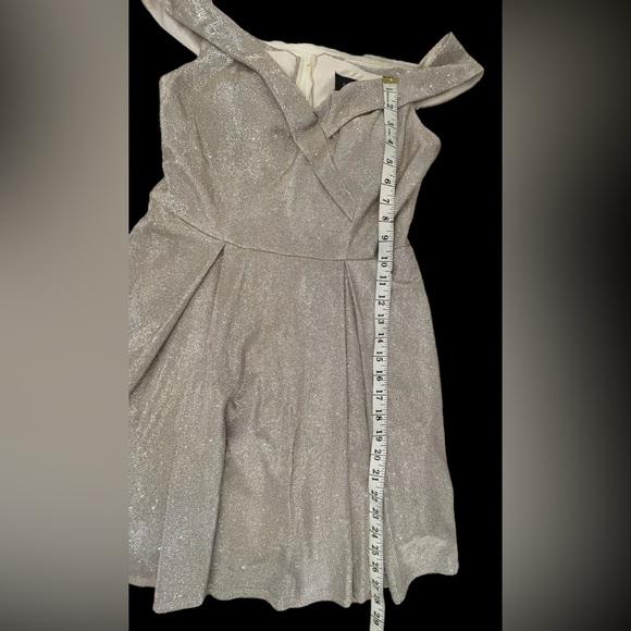 B. Smart Dress - Picture 6 of 9